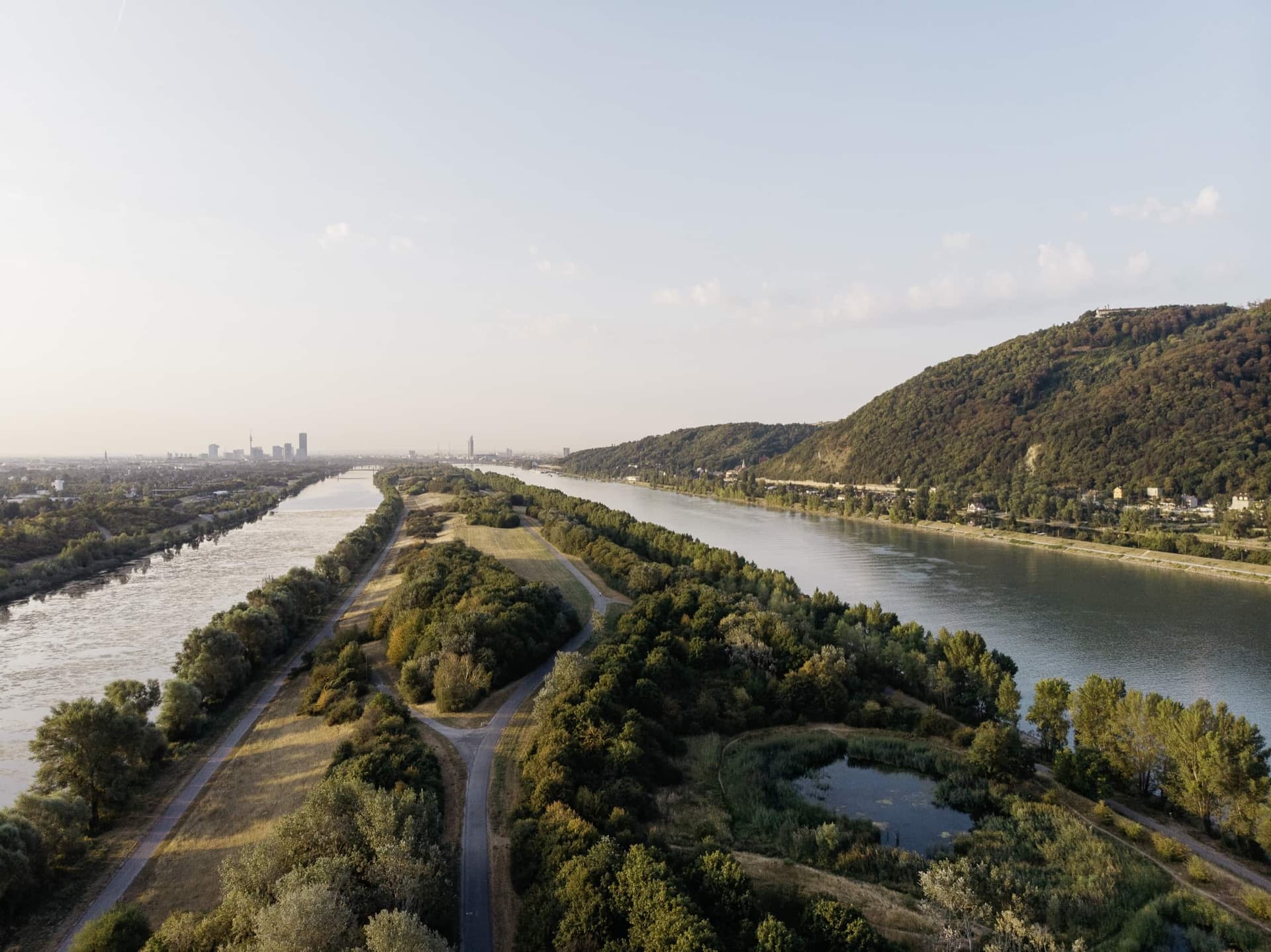 Luftaufnahme der Donauinsel in Wien